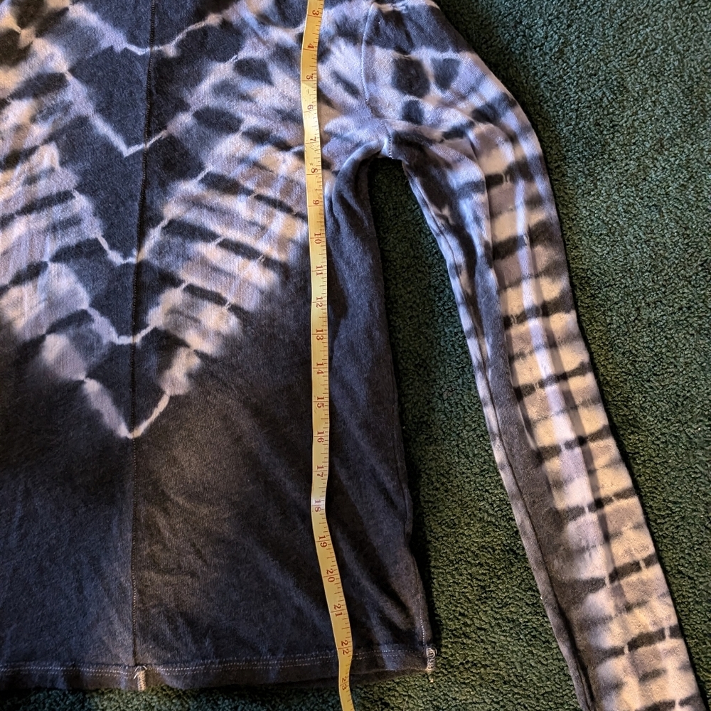 Black White Skeleton Tie-dye Turtle neck Top M - Picture 5 of 9